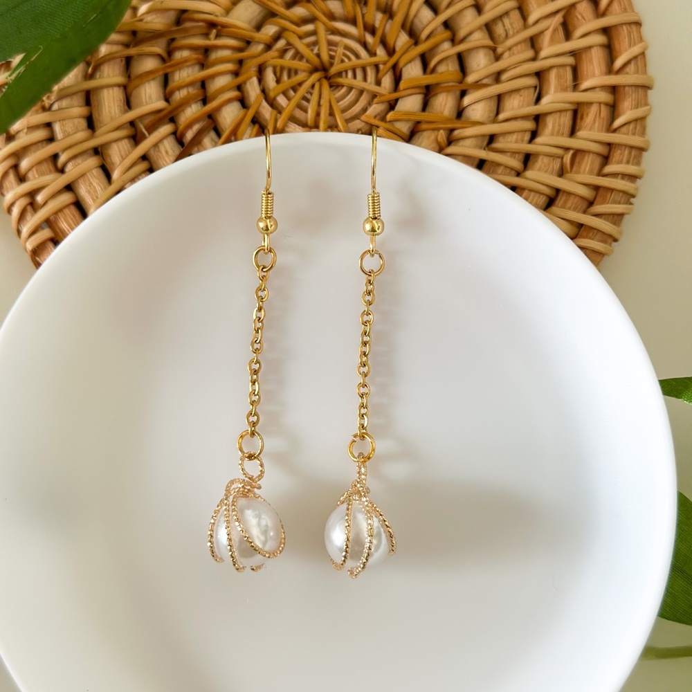 Pearl Dangling Earrings